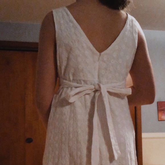 White flower pattern dress - Picture 3 of 7